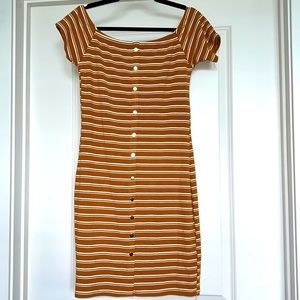 Off the shoulder yellow dress - Size L